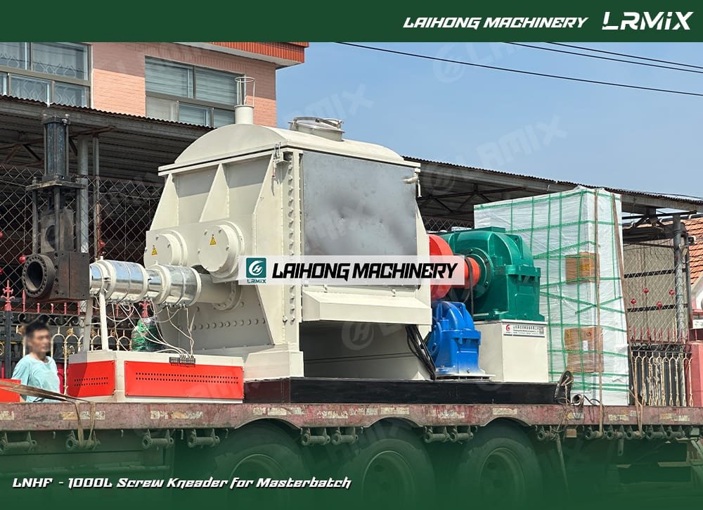 Plastic color masterbatch kneader machine screw extruder structure - side view of industrial kneading equipment for masterbatch compounding